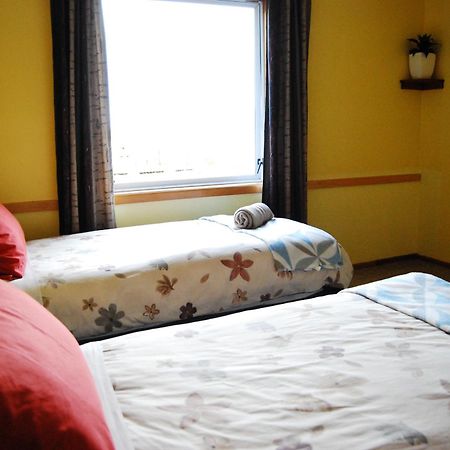 Surat Bay Lodge By The Sea/Backpackers Hostel Owaka Exteriér fotografie