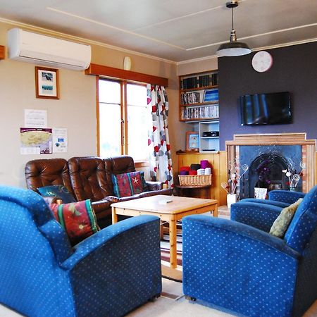 Surat Bay Lodge By The Sea/Backpackers Hostel Owaka Exteriér fotografie