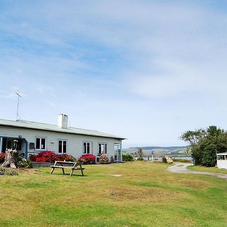 Surat Bay Lodge By The Sea/Backpackers Hostel Owaka Exteriér fotografie