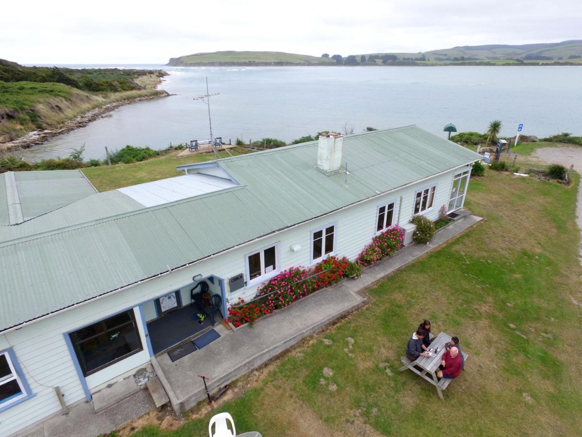 Surat Bay Lodge By The Sea/Backpackers Hostel Owaka Exteriér fotografie