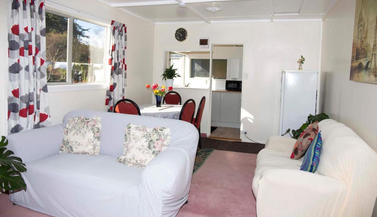 Surat Bay Lodge By The Sea/Backpackers Hostel Owaka Exteriér fotografie