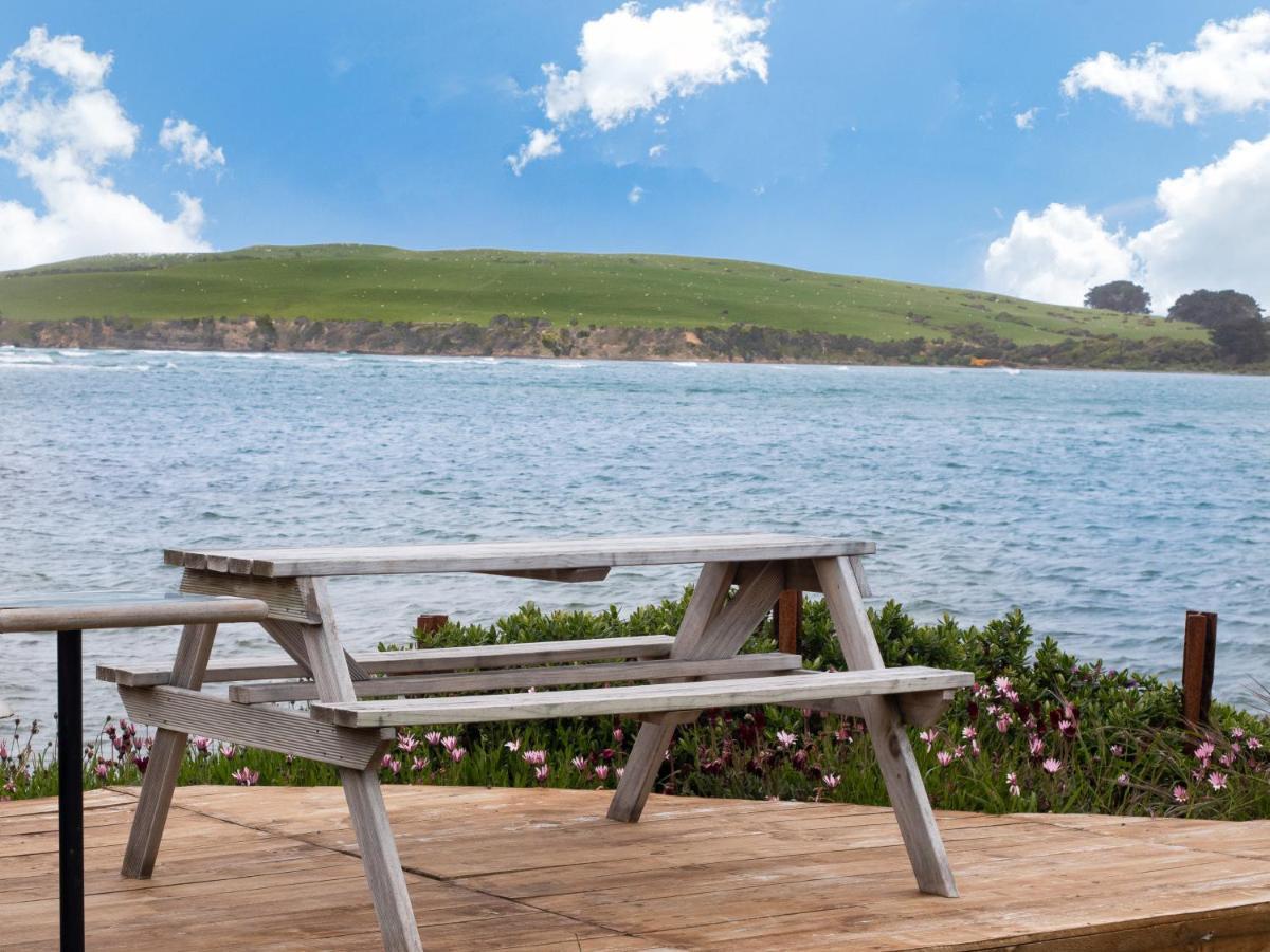 Surat Bay Lodge By The Sea/Backpackers Hostel Owaka Exteriér fotografie